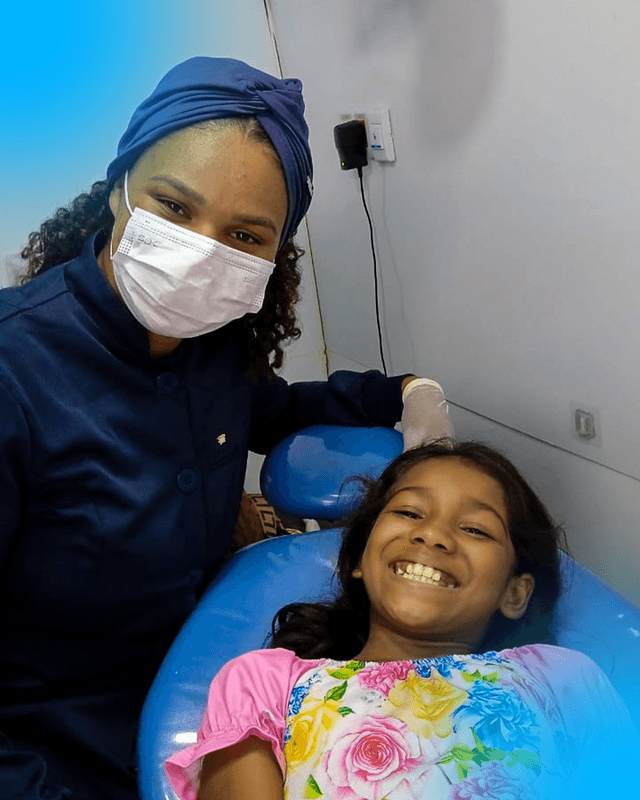 Criança em atendimento odontológico